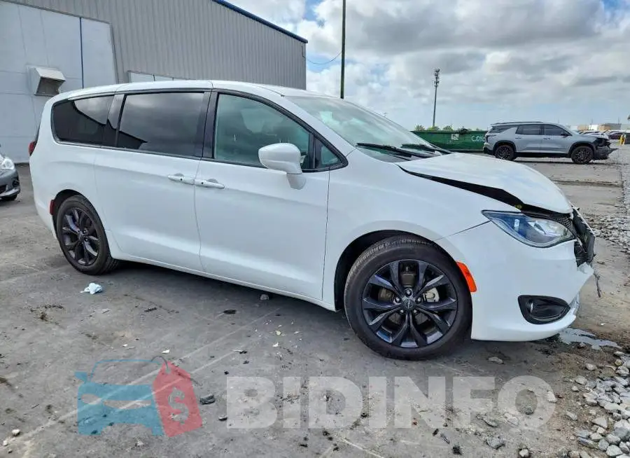 2C4RC1FG7KR638666 Photo# 4
