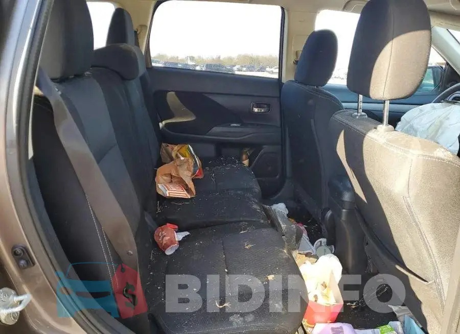 JA4AD2A33JZ026144 Photo# 11