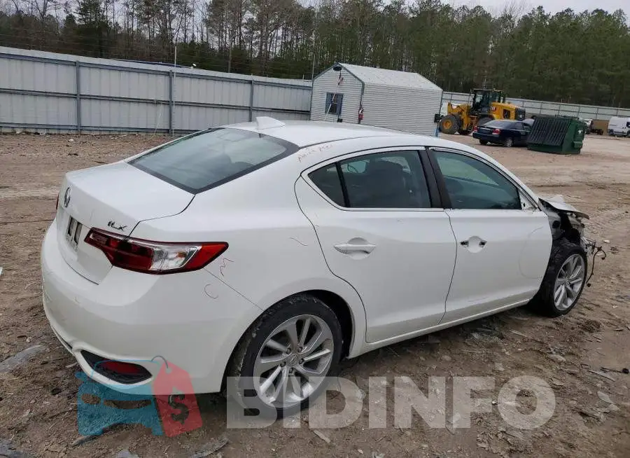 19UDE2F33JA000541 Photo# 3