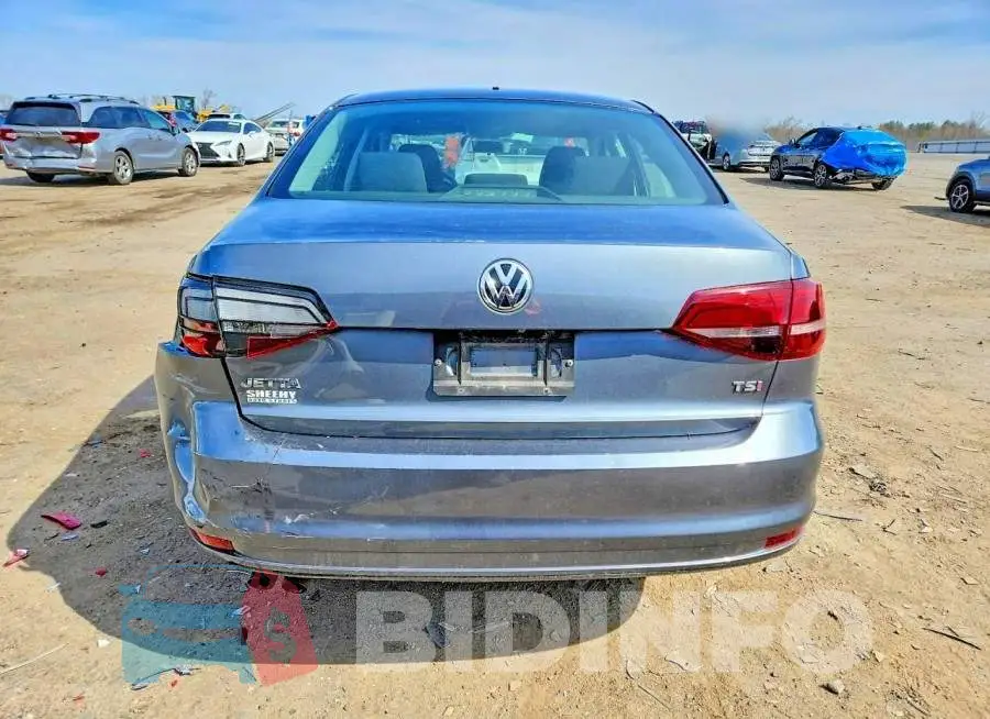 3VW167AJ2HM319067 Photo# 6
