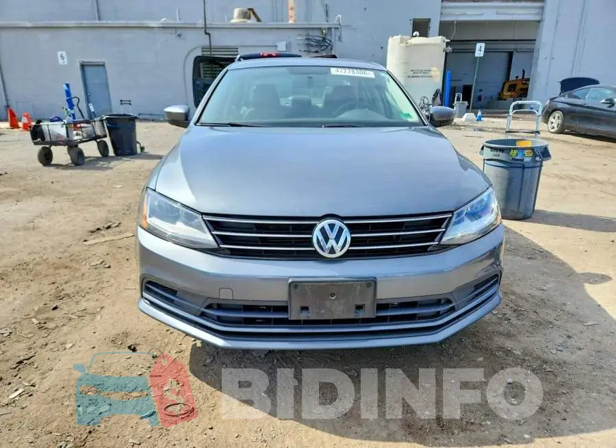 3VW167AJ2HM319067 Photo# 5