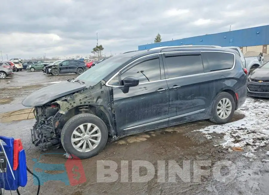 2C4RC1EG2JR315657 Photo# 1