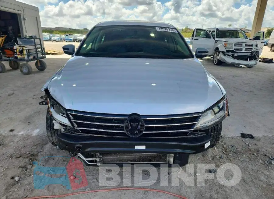 3VW2B7AJ2HM252504 Photo# 5