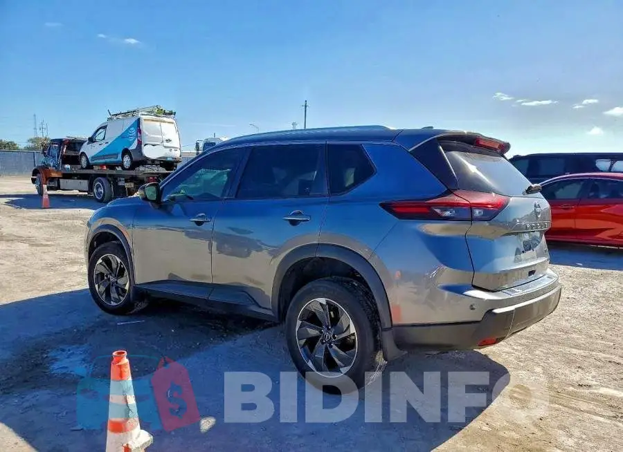 JN8BT3BA2RW353863 Photo# 2