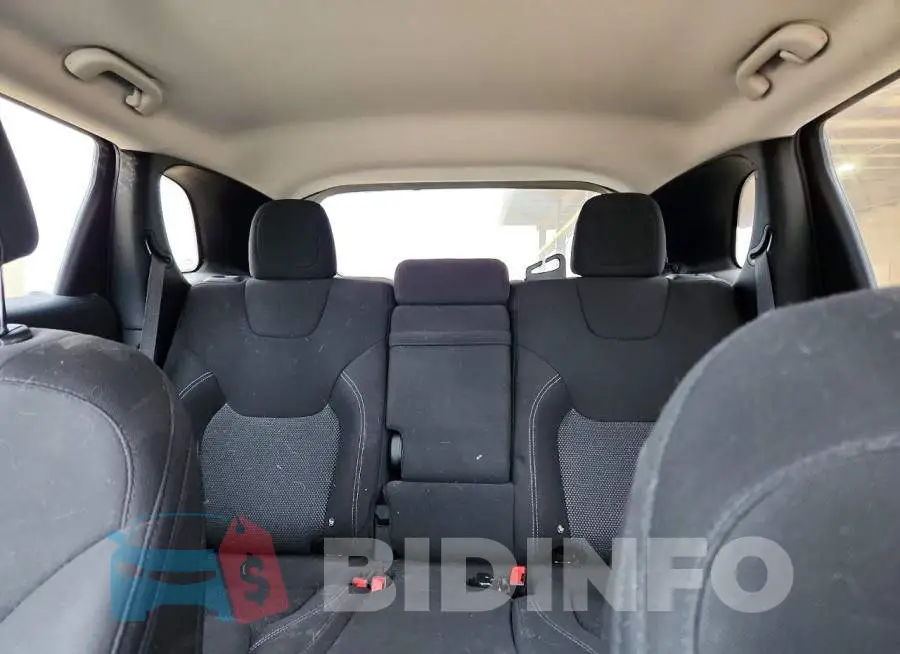 1C4PJLCB8KD108842 Photo# 10