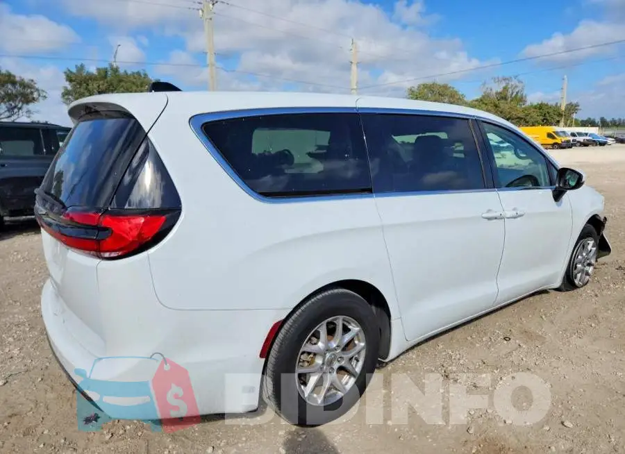 2C4RC1BG2PR511384 Photo# 3
