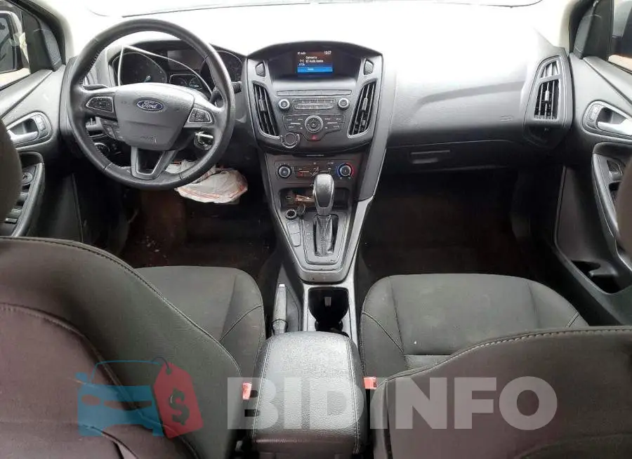 1FADP3F21JL301891 Photo# 8