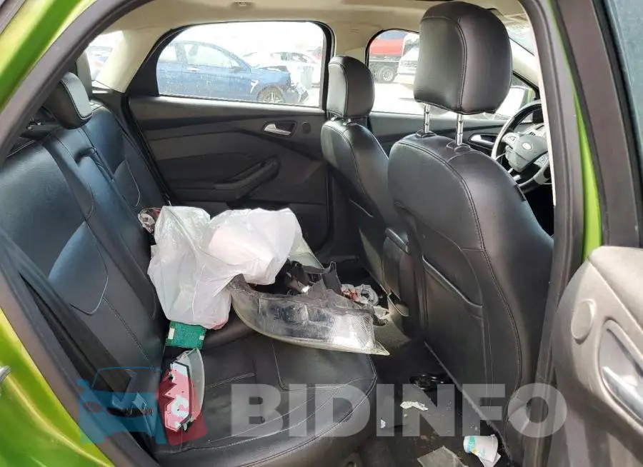 1FADP3N23JL323716 Photo# 10