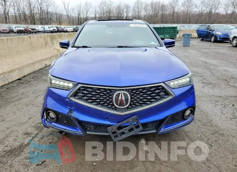 19UUB2F67JA012016 Photo# 5
