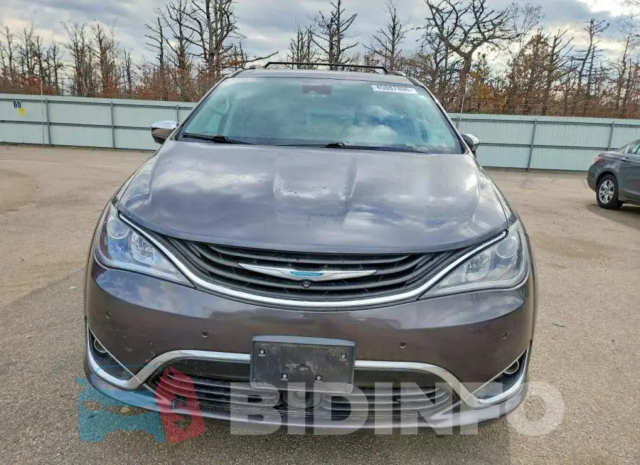 2C4RC1N73JR157717 Photo# 5