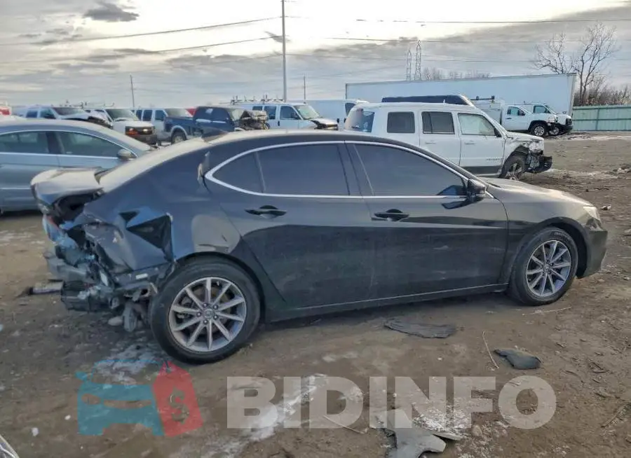 19UUB1F57JA010784 Photo# 3