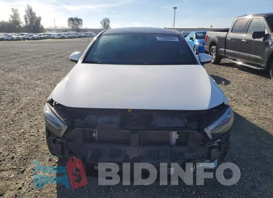 WDD3G4FB9KW021637 Photo# 5