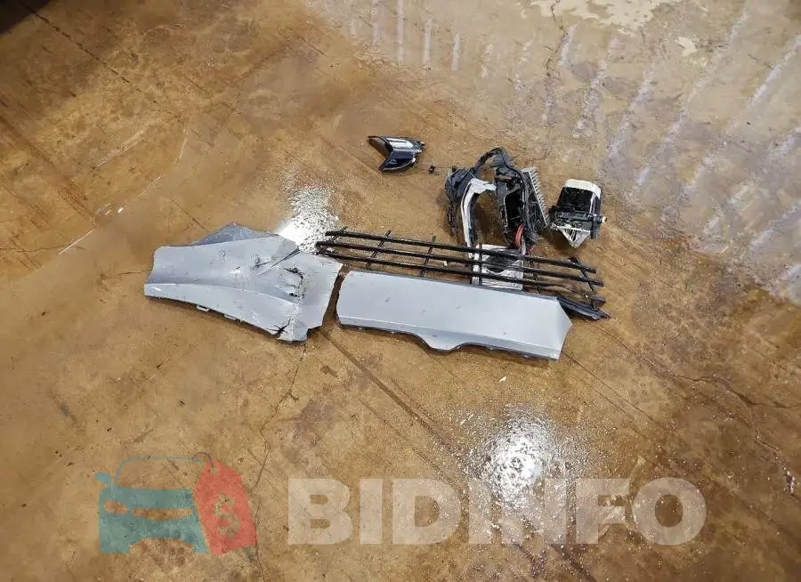 3MW89FF02P8D06830 Photo# 12
