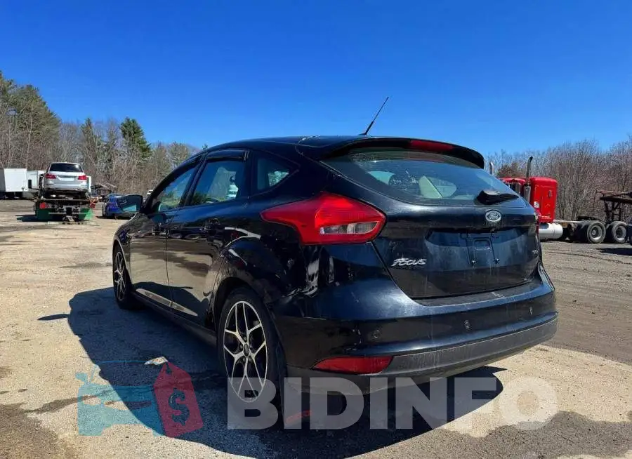1FADP3M28JL225816 Photo# 3