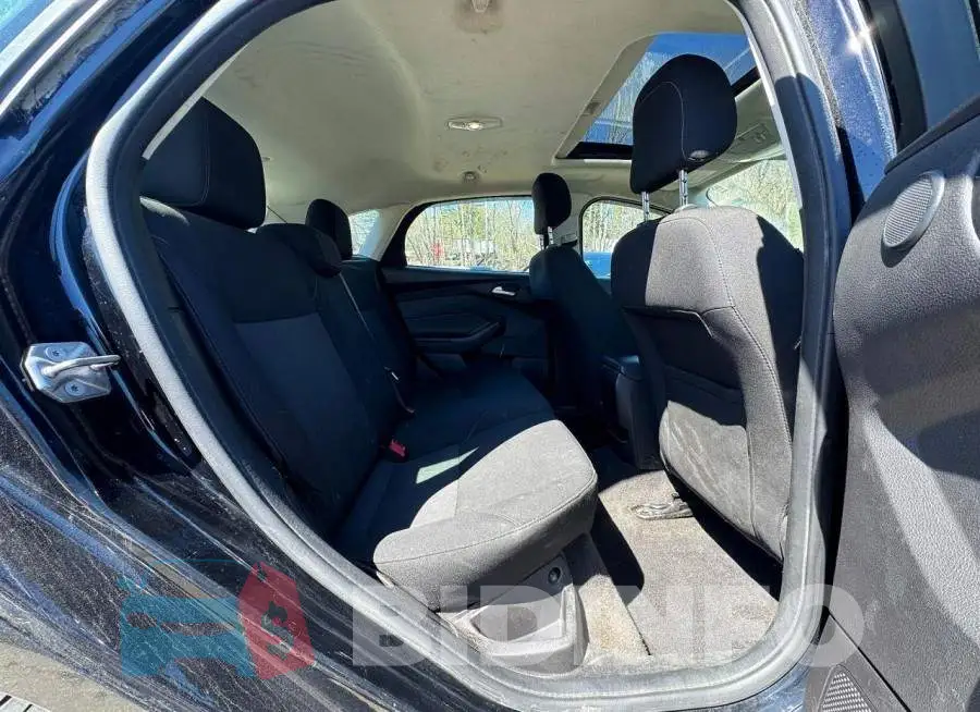 1FADP3M28JL225816 Photo# 6