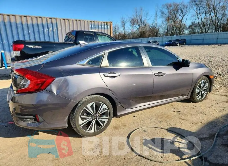 19XFC1F30HE021622 Photo# 3