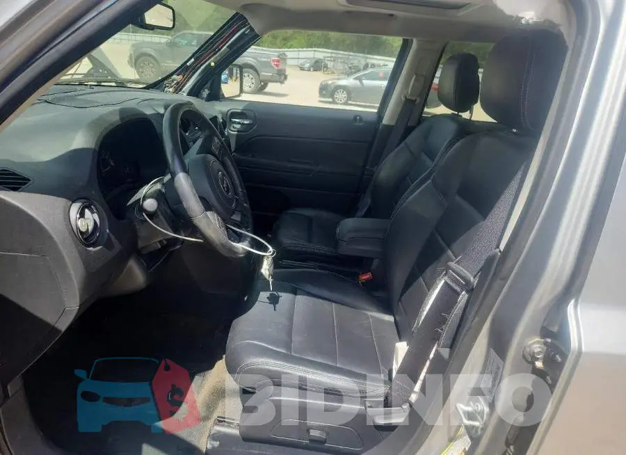 1C4NJPFA2HD134086 Photo# 7