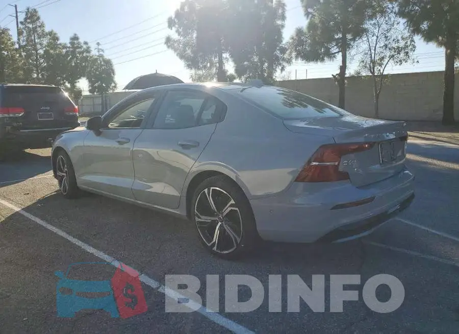 7JRL12FC4SG369317 Photo# 2