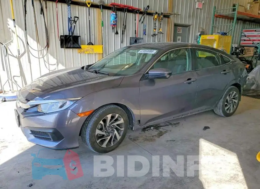 19XFC2F70HE017983 Photo# 1