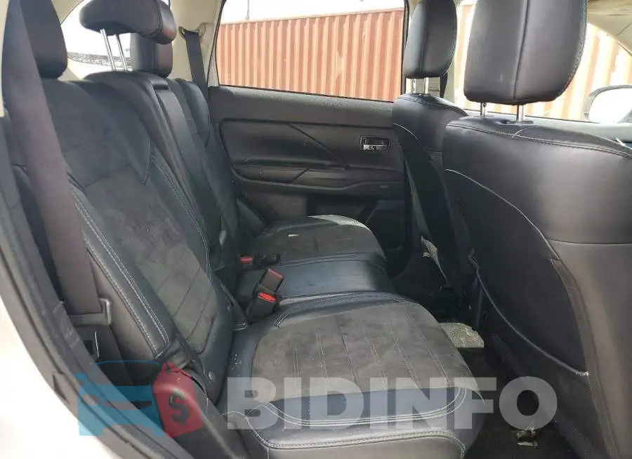 JA4AD3A38LZ007470 Photo# 11