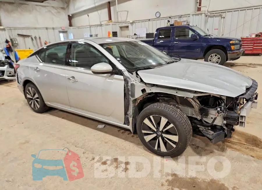1N4BL4DW8KC152685 Photo# 4