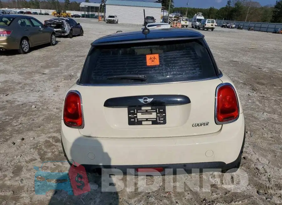 WMWXP5C58J2G63725 Photo# 6