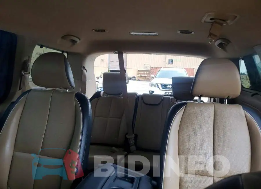 KNDMB5C1XH6329035 Photo# 10