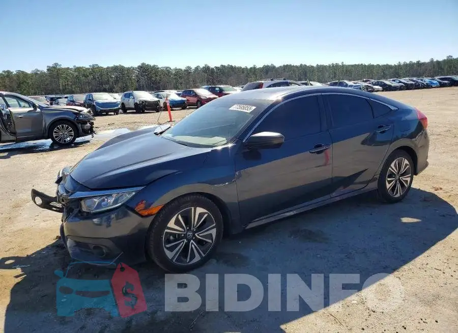 19XFC1F30HE007686 Photo# 1