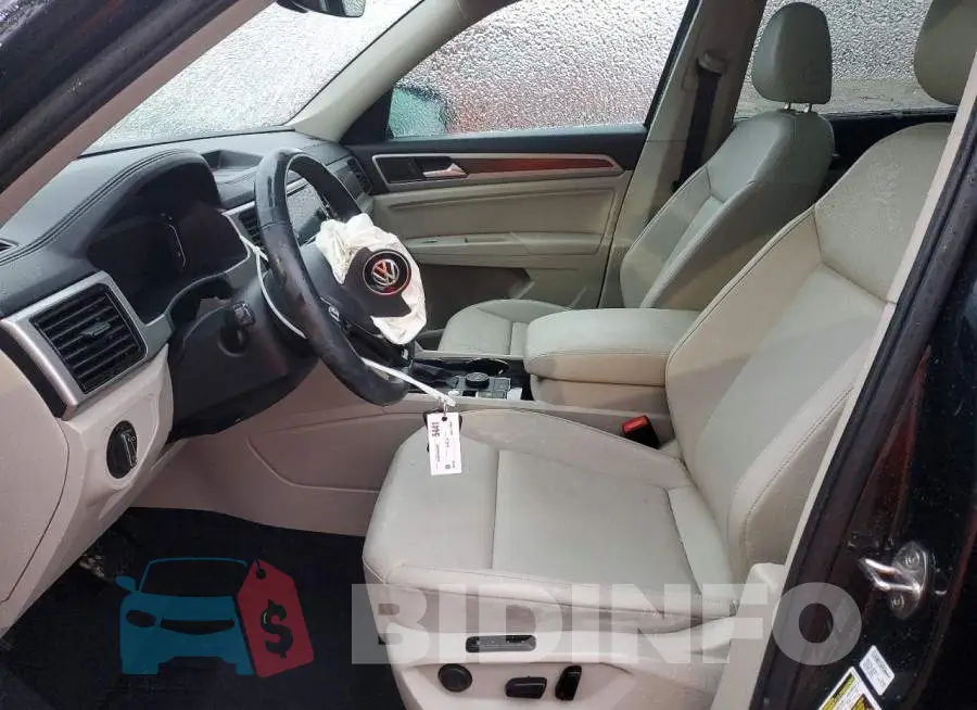 1V2MR2CA7LC505025 Photo# 7