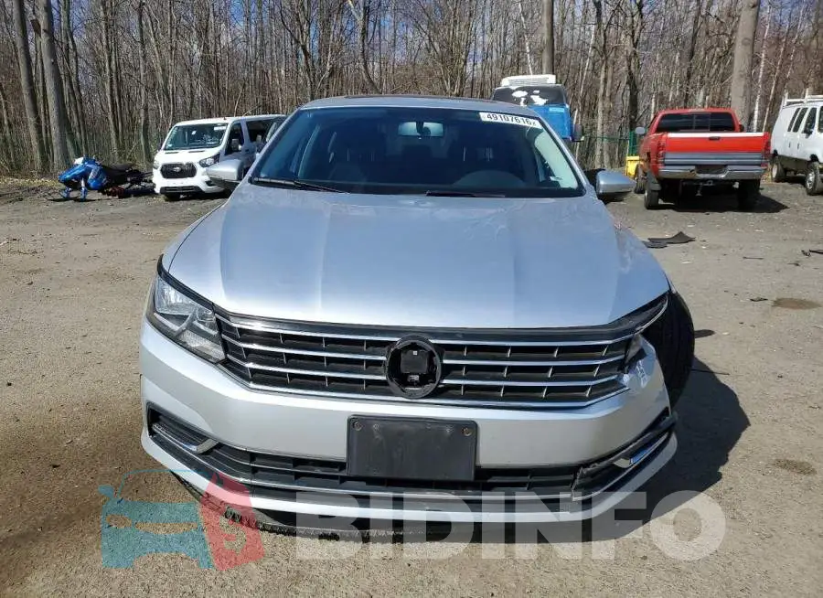 1VWLA7A32KC005128 Photo# 5