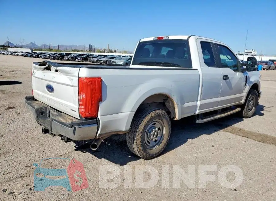 1FT7X2A66KEE90216 Photo# 3