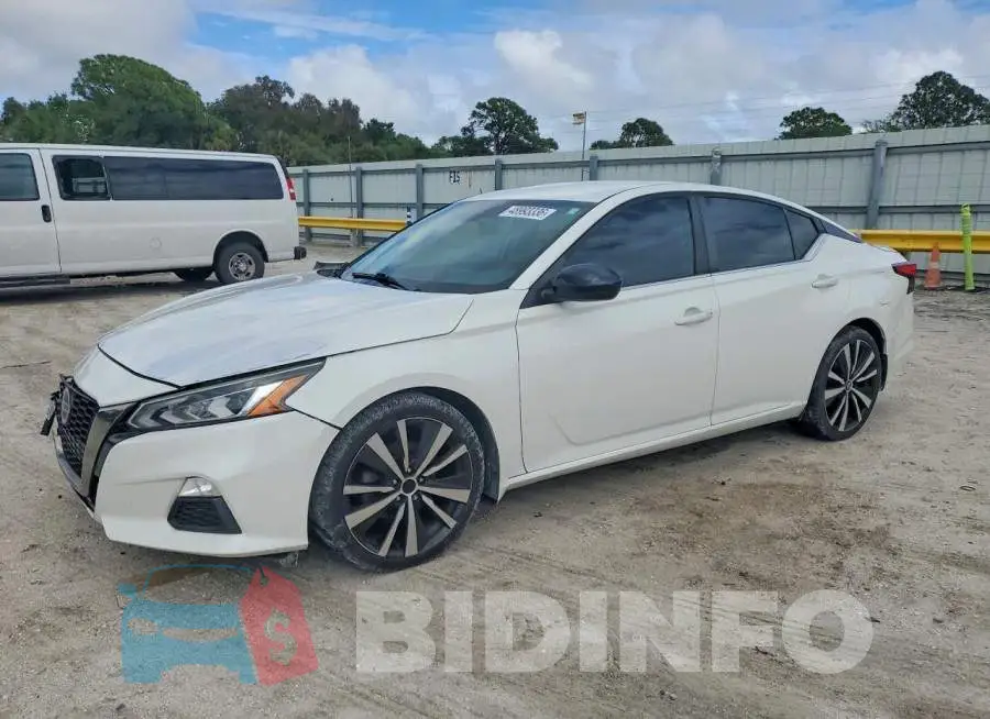 1N4BL4CV3LN313202 Photo# 1