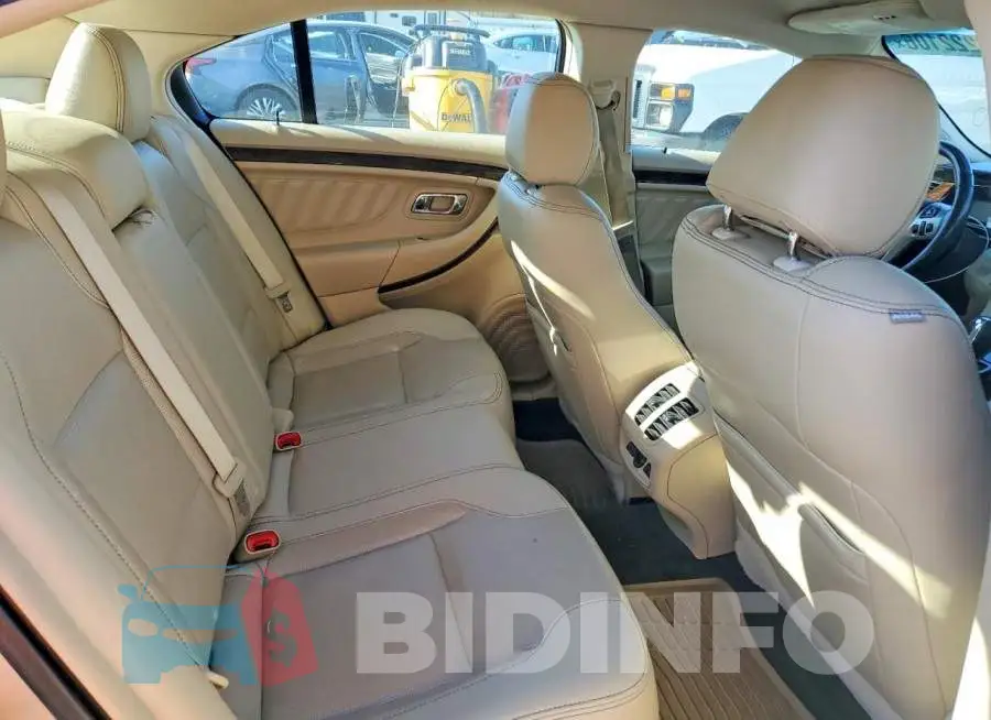 1FAHP2F80HG126195 Photo# 10