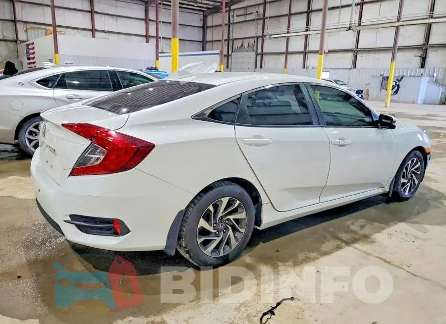 19XFC2F83HE004878 Photo# 3