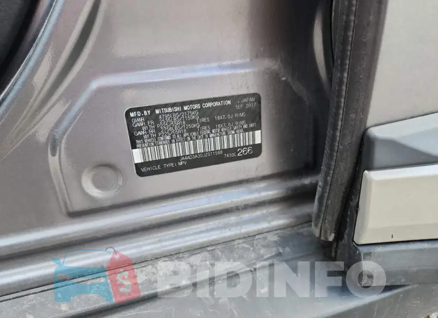 JA4AD3A30JZ011588 Photo# 14
