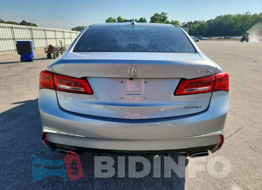19UUB3F33JA001817 Photo# 6