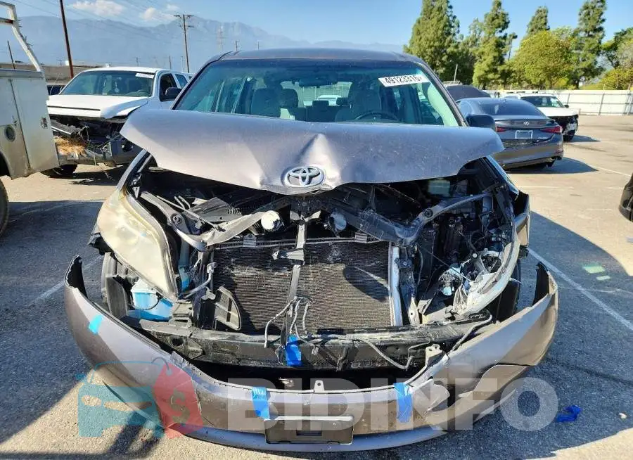 5TDZZ3DCXHS799037 Photo# 5