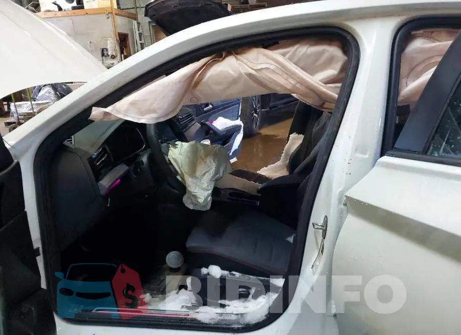 3VW2T7BU0SM086741 Photo# 7