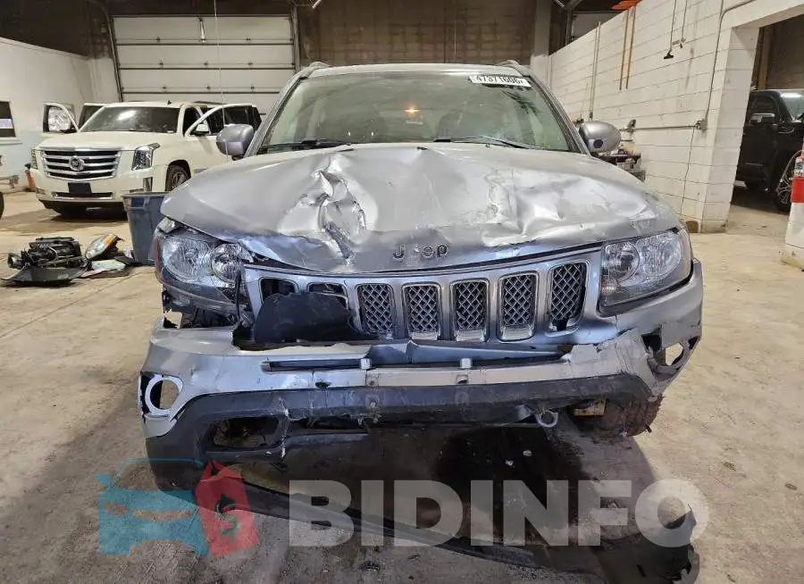 1C4NJDEB2HD175746 Photo# 5