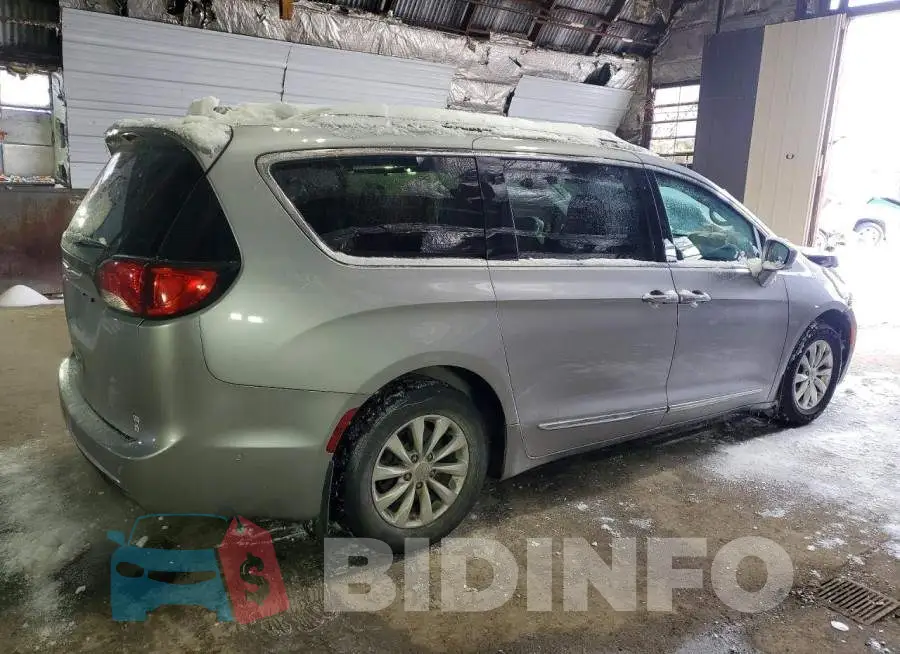 2C4RC1BG7KR627639 Photo# 3