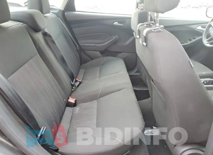 1FADP3F2XJL239813 Photo# 10