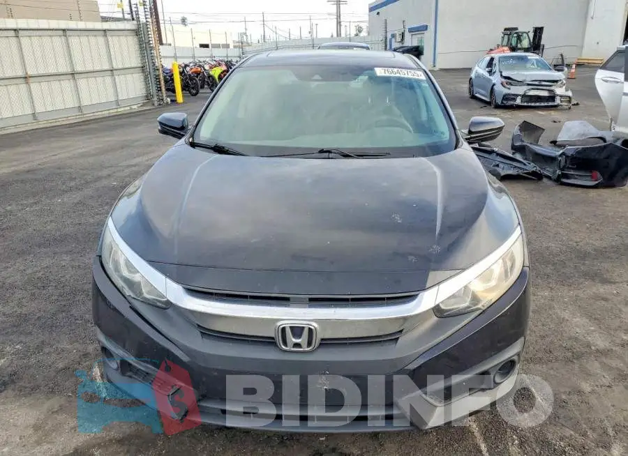 19XFC2F83JE021749 Photo# 5