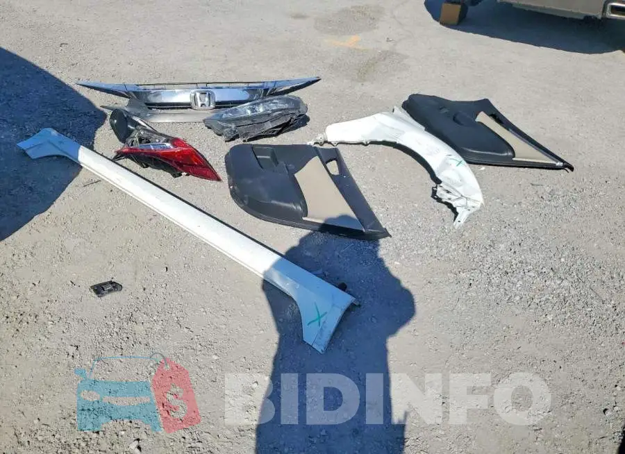 19XFC2F50HE073498 Photo# 12