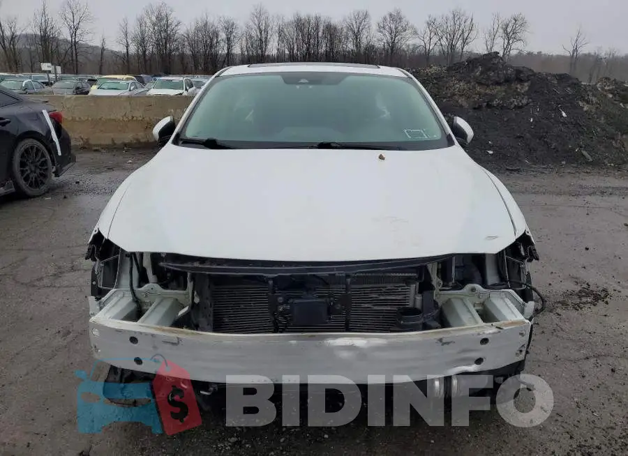 19UDE2F72KA000714 Photo# 5