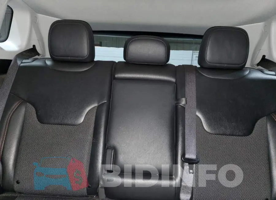 3C4NJDDB3LT177185 Photo# 10