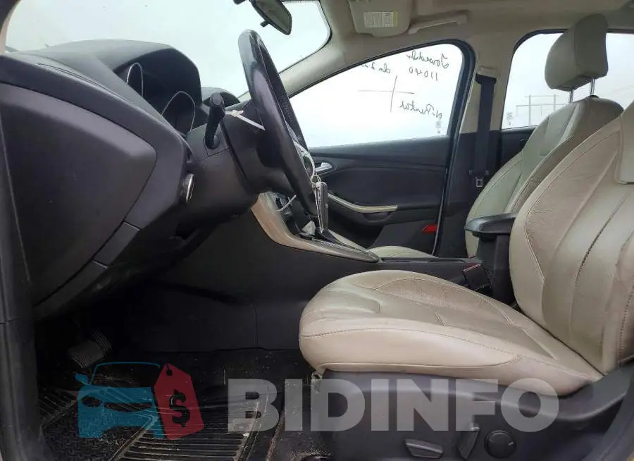 1FADP3N29JL326121 Photo# 7