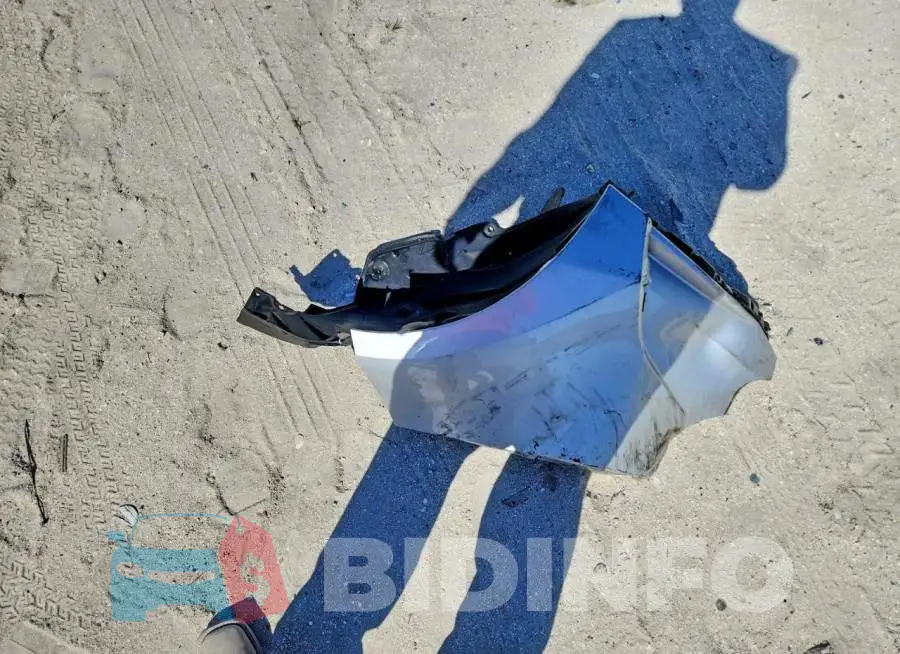 JTDBCMFE9SJ044070 Photo# 12