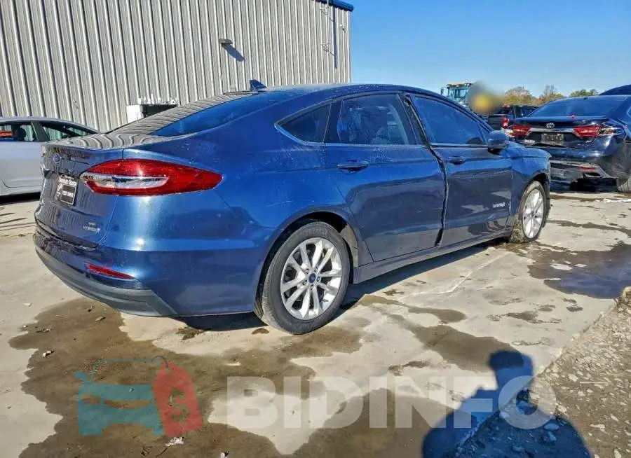 3FA6P0LU1KR242017 Photo# 3