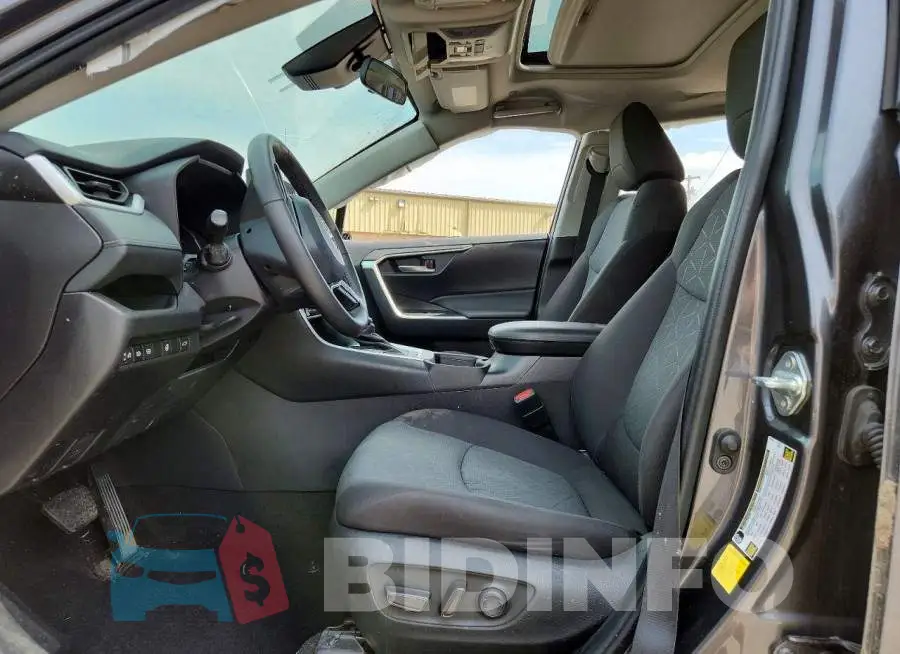 2T3P1RFV6RC413084 Photo# 7