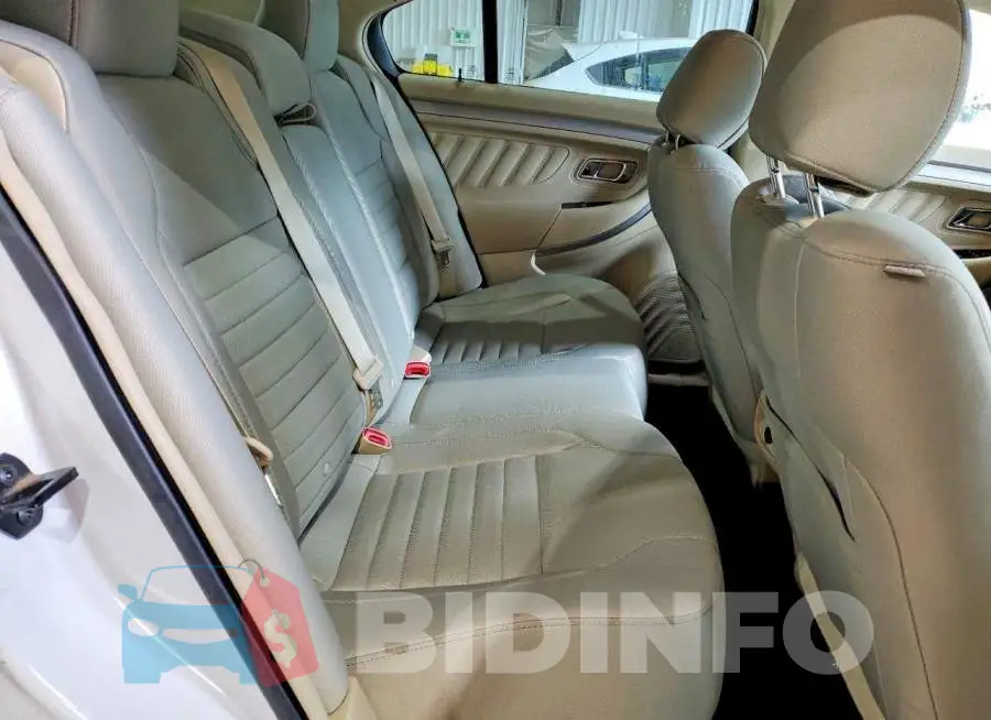 1FAHP2D89JG141268 Photo# 10